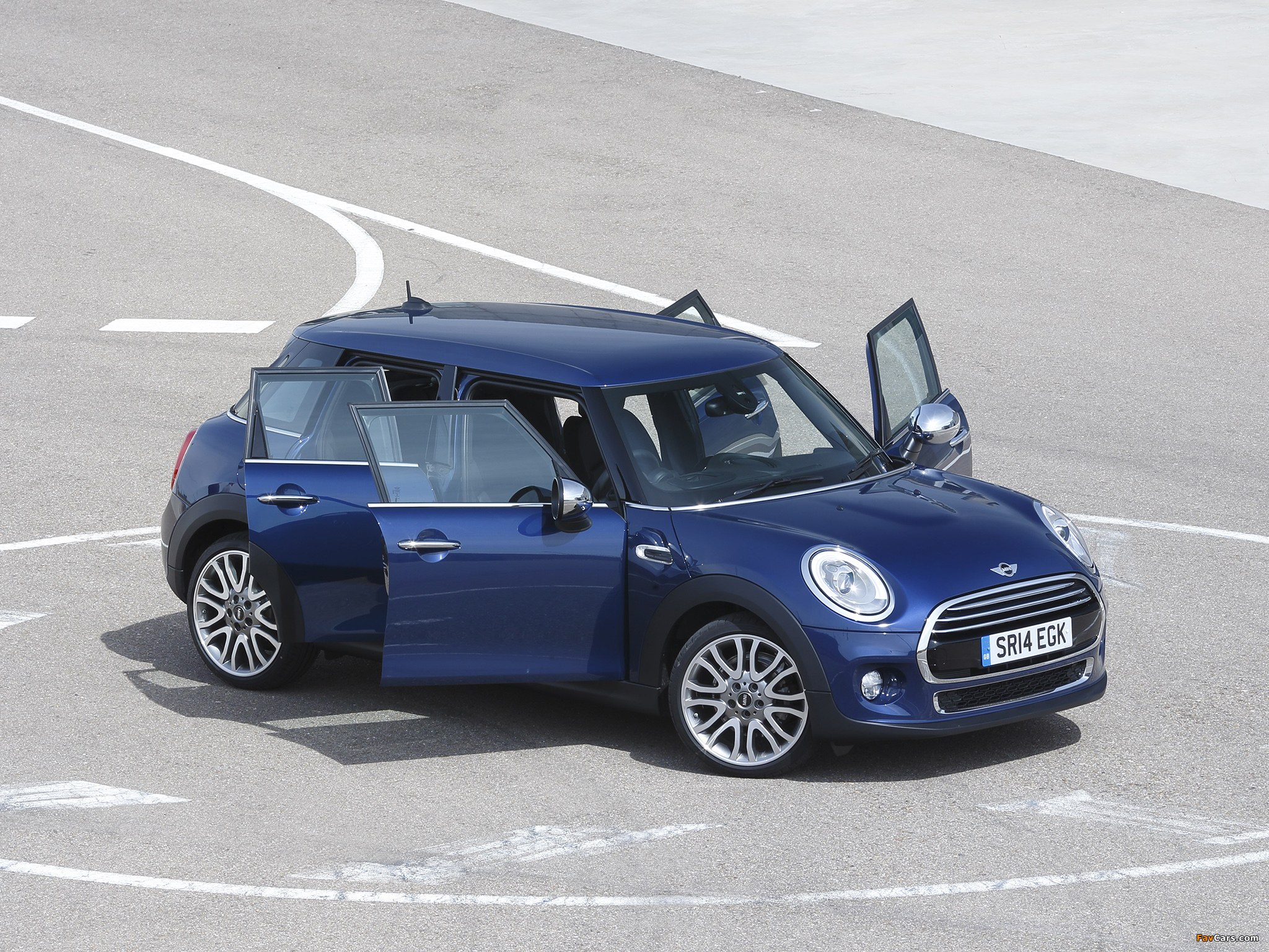 Mini Cooper D 5-door UK-spec 2014 images (2048 x 1536)