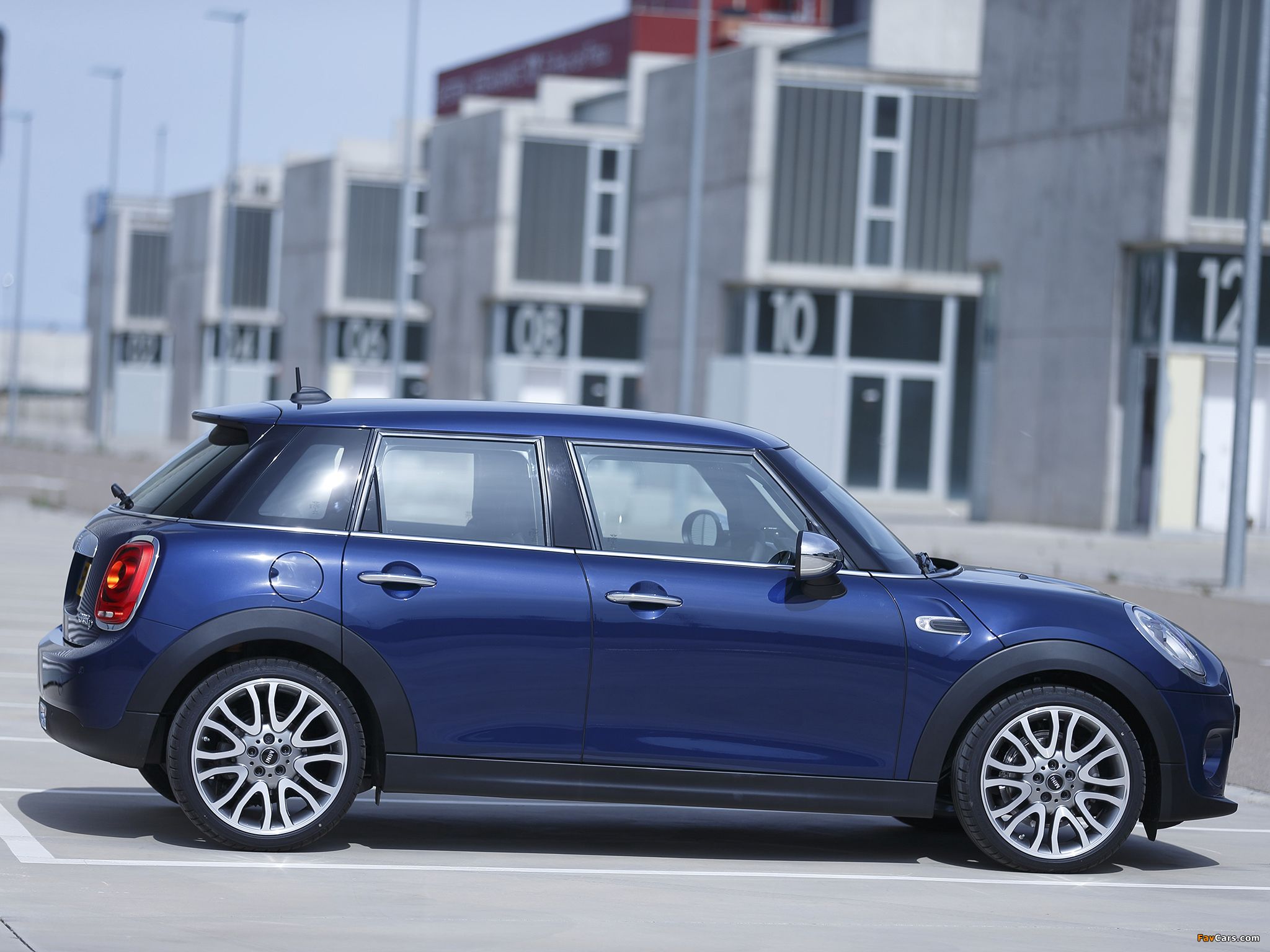 Mini Cooper D 5-door UK-spec 2014 wallpapers (2048 x 1536)