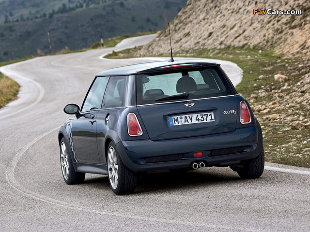 Photos of Mini Cooper S Checkmate (R53) 2005 (640 x 480)