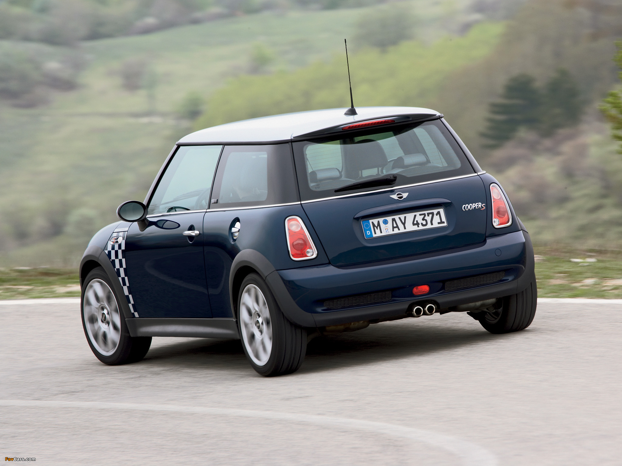 Photos of Mini Cooper S Checkmate (R53) 2005 (2048 x 1536)