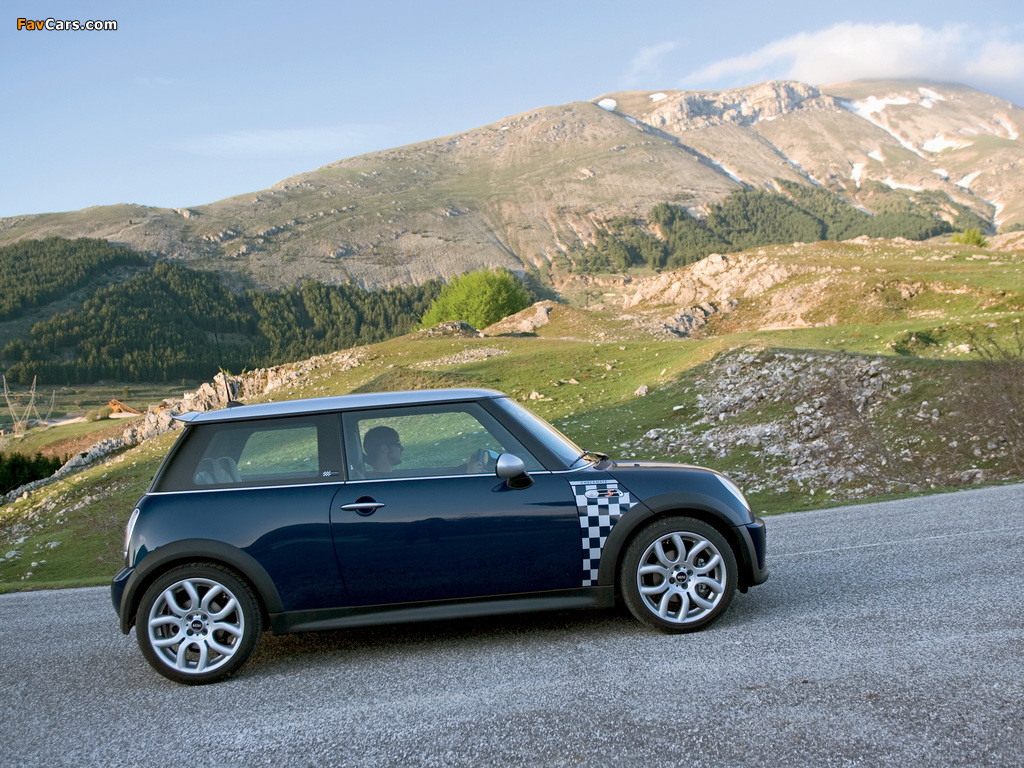 Mini Cooper S Checkmate (R53) 2005 wallpapers (1024 x 768)