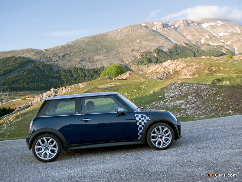 Mini Cooper S Checkmate (R53) 2005 wallpapers (800 x 600)