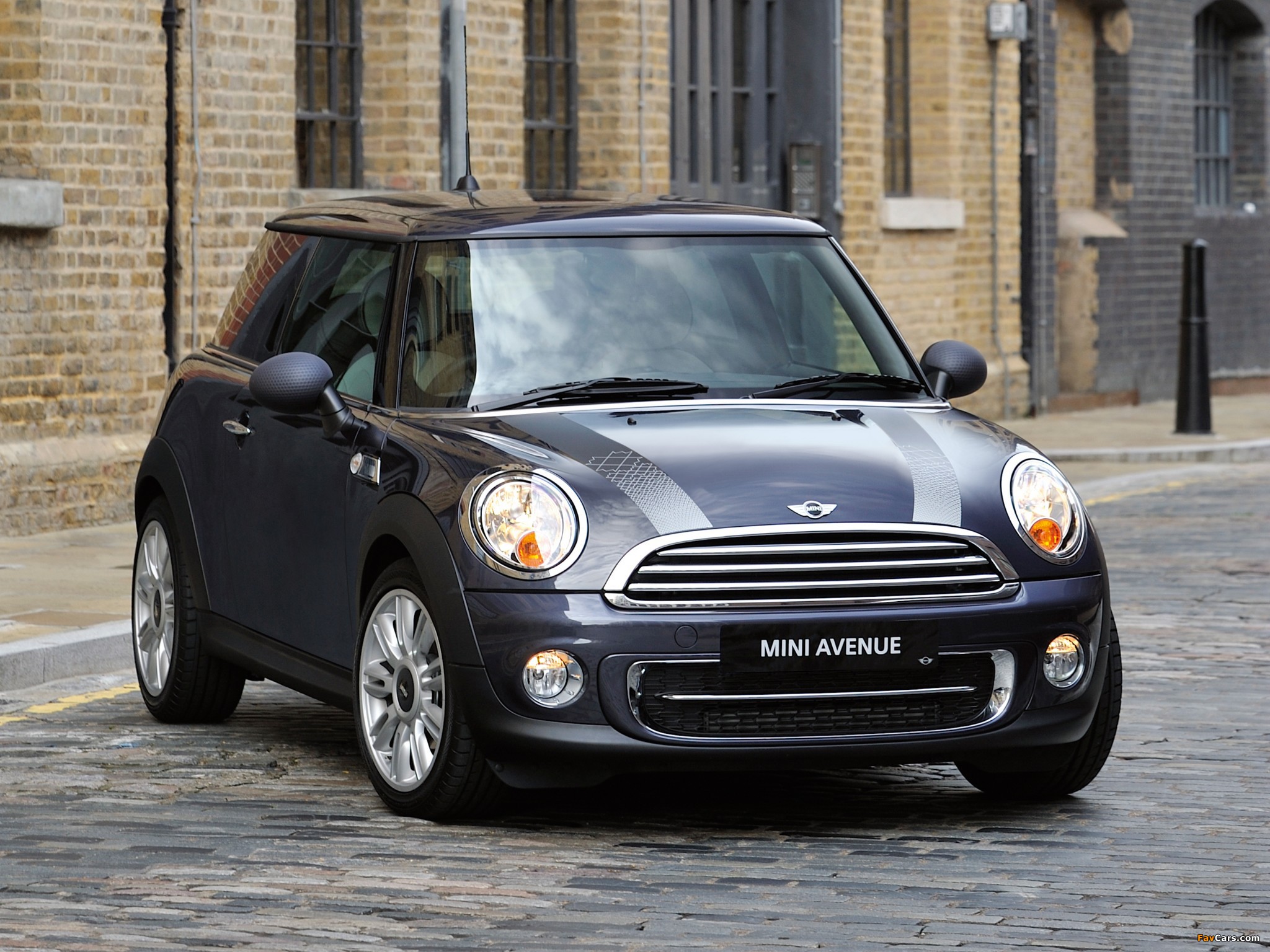 Mini Cooper Avenue Package (R56) 2011 wallpapers (2048 x 1536)