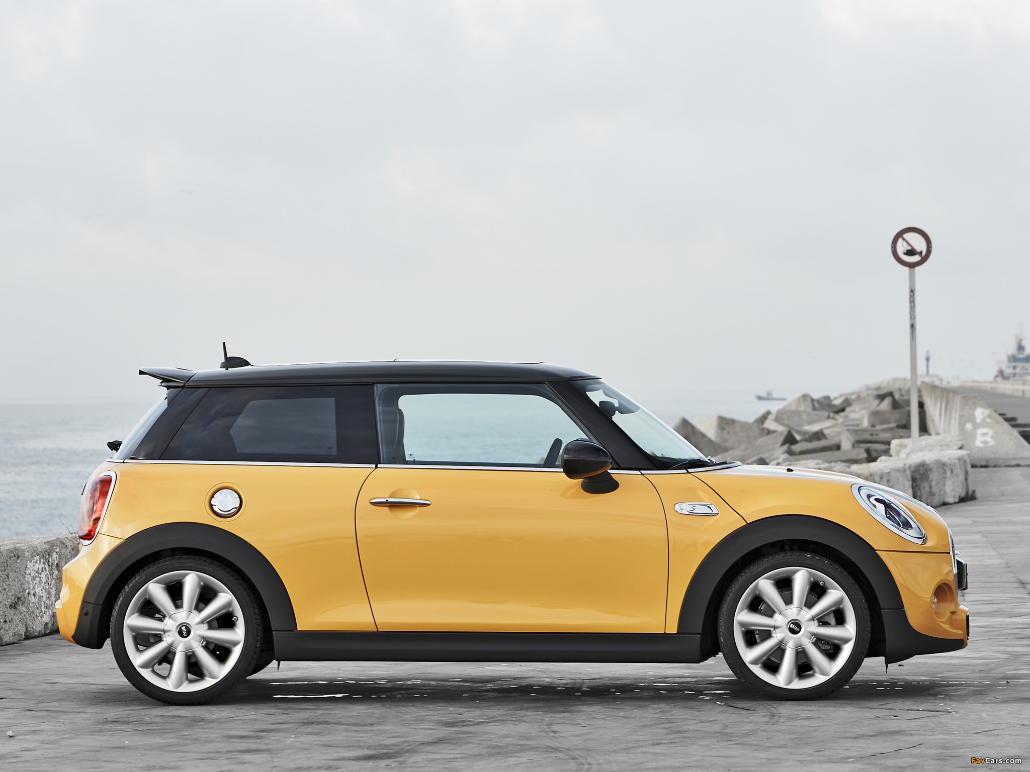 Mini Cooper S (F56) 2014 wallpapers (2048 x 1536)