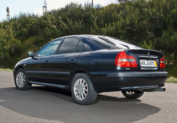 Mitsubishi Carisma 5-door 1999–2004 photos