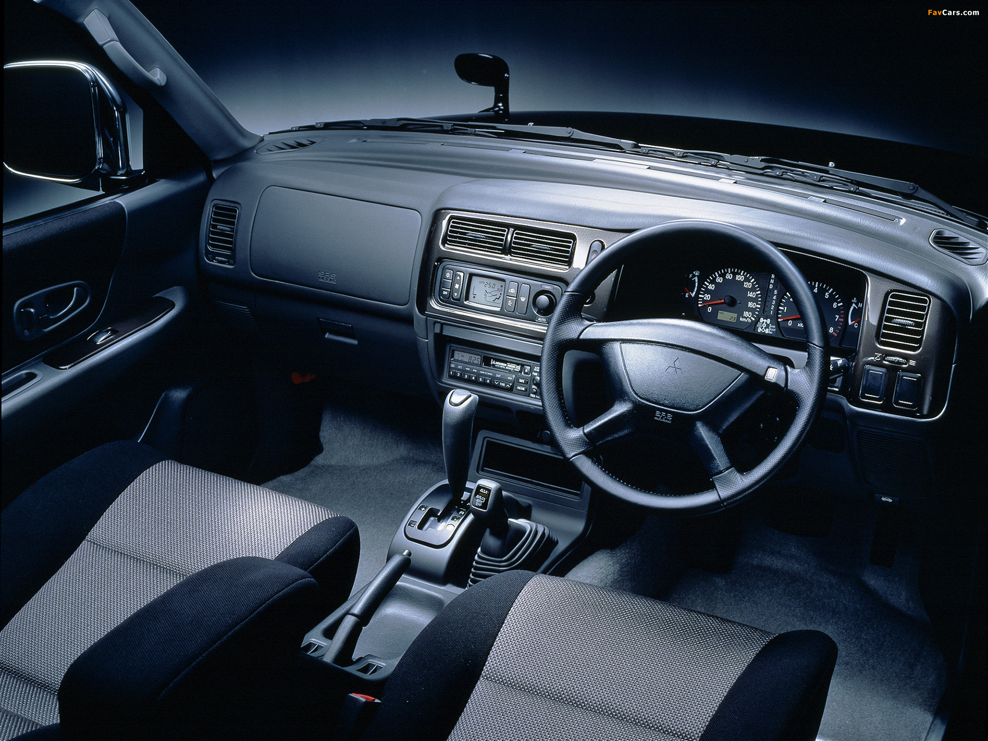 Pictures of Mitsubishi Challenger City Cruising (K90W) 1996–99 (1920 x 1440)