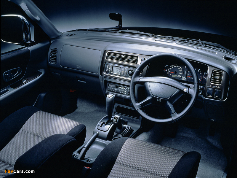 Pictures of Mitsubishi Challenger City Cruising (K90W) 1996–99 (800 x 600)