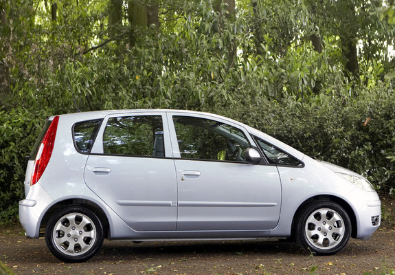 Photos of Mitsubishi Colt CZ2 5-door 2006–08