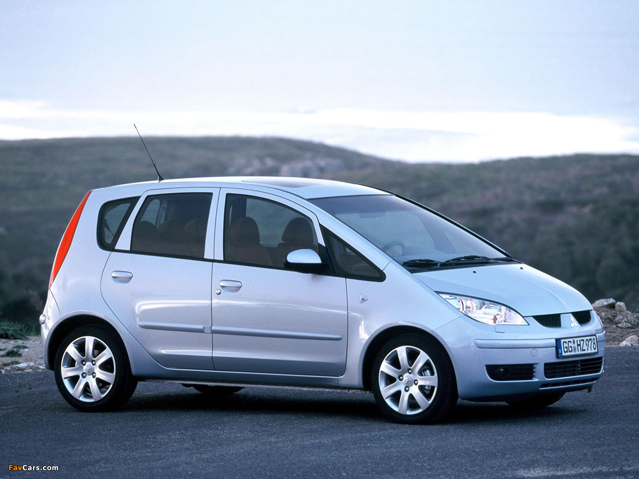 Pictures of Mitsubishi Colt 5-door 2004–08 (1280 x 960)