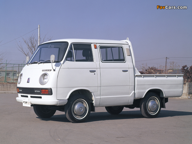 Images of Mitsubishi Delica Pickup Double Cab 1968–74 (640 x 480)