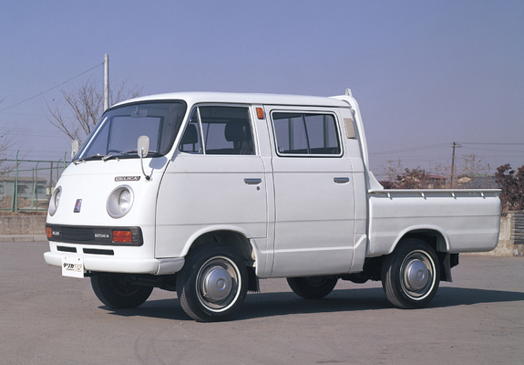 Images of Mitsubishi Delica Pickup Double Cab 1968–74