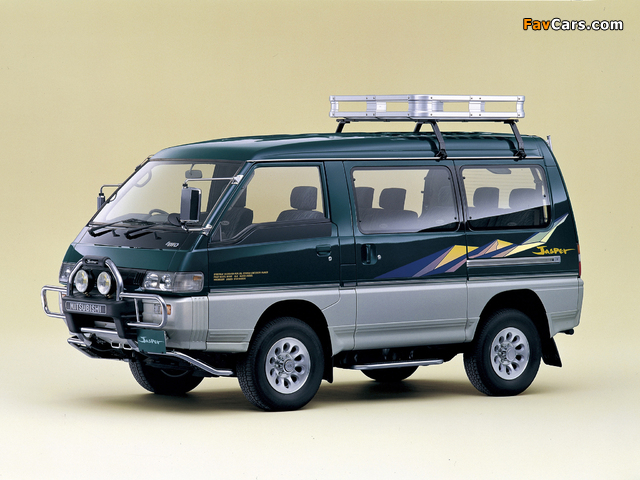 Images of Mitsubishi Delica Star Wagon 4WD 1990–99 (640 x 480)