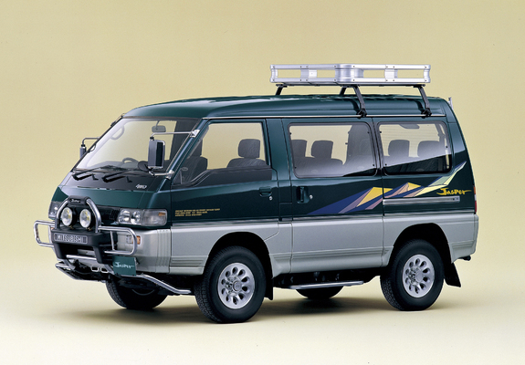 Images of Mitsubishi Delica Star Wagon 4WD 1990–99