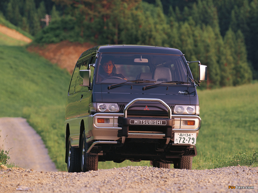 Images of Mitsubishi Delica Star Wagon 4WD 1990–99 (1024 x 768)
