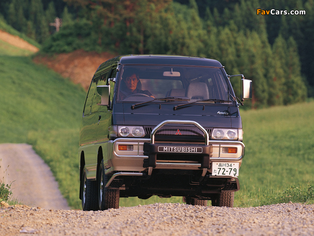 Images of Mitsubishi Delica Star Wagon 4WD 1990–99 (640 x 480)