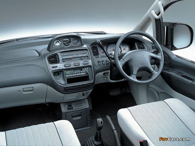 Images of Mitsubishi Delica Space Gear 4WD 1997–2007 (640 x 480)
