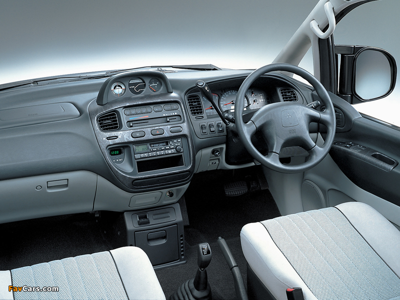 Images of Mitsubishi Delica Space Gear 4WD 1997–2007 (800 x 600)
