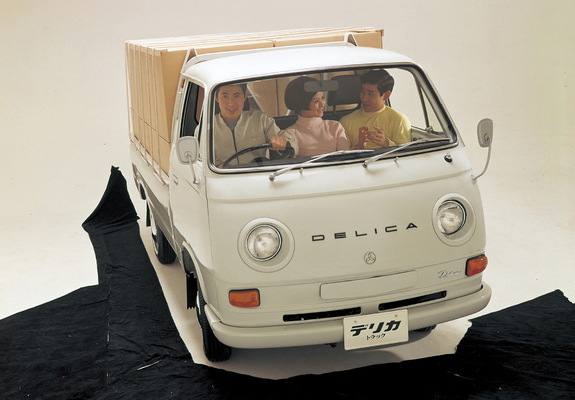 Mitsubishi Delica Pickup 1968–74 pictures