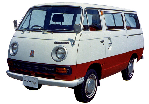 Mitsubishi Delica Coach 1969–74 images