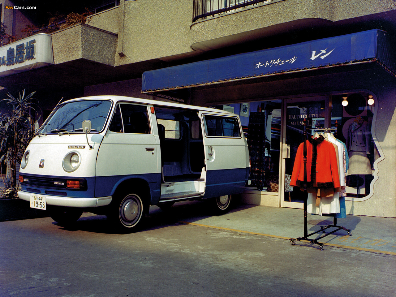 Mitsubishi Delica Coach 1969–74 images (1280 x 960)