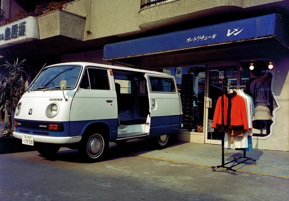 Mitsubishi Delica Coach 1969–74 images