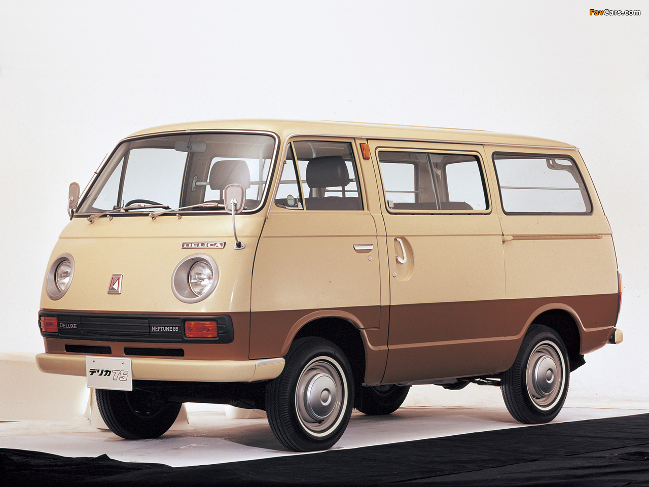Mitsubishi Delica Coach 1969–74 photos (1280 x 960)
