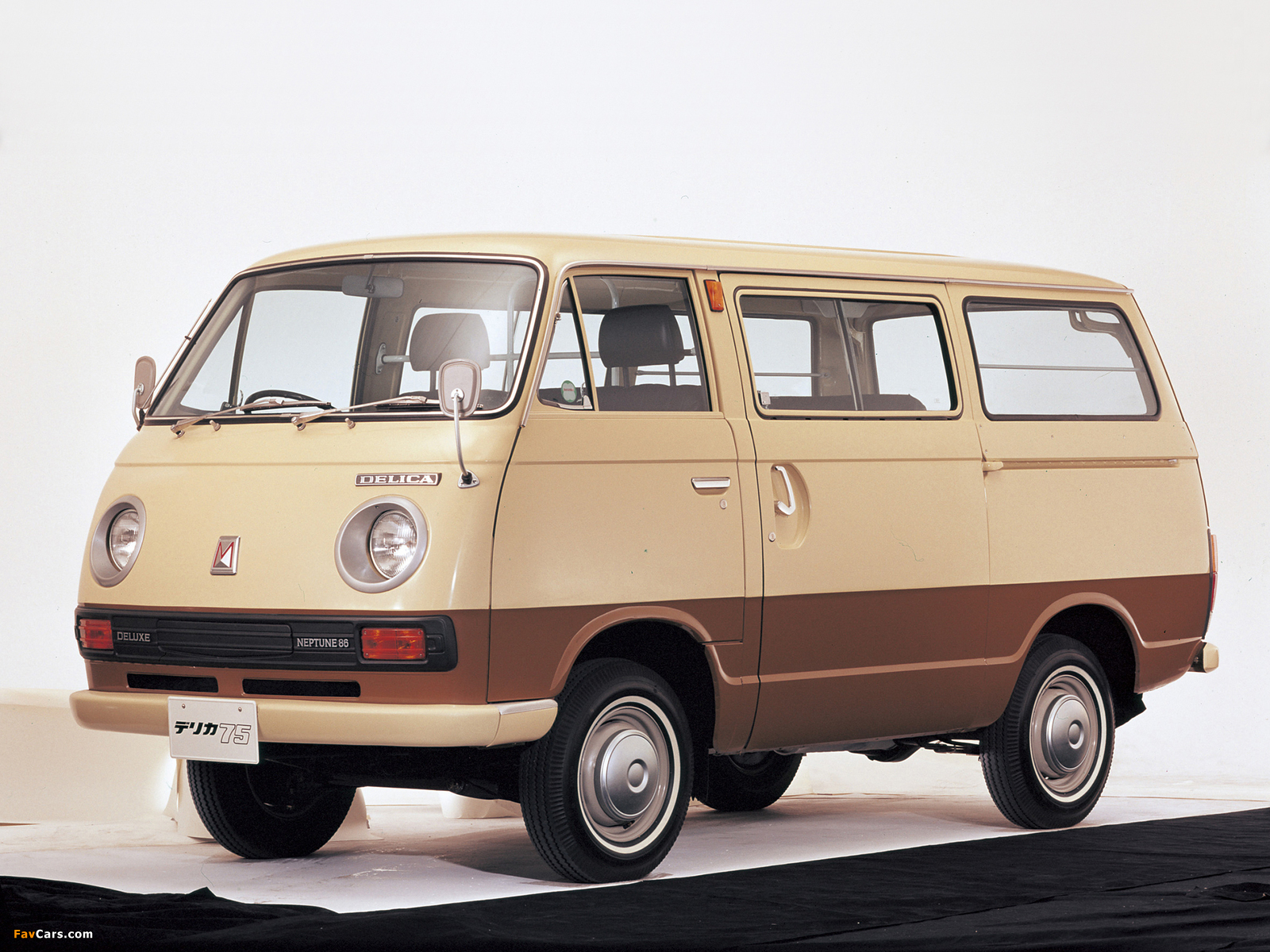 Mitsubishi Delica Coach 1969–74 photos (1600 x 1200)