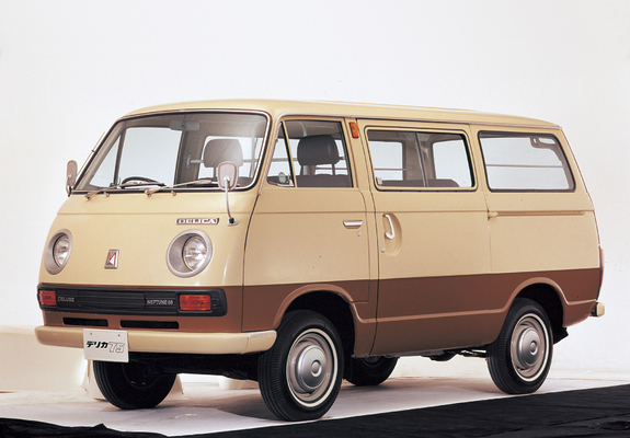 Mitsubishi Delica Coach 1969–74 photos