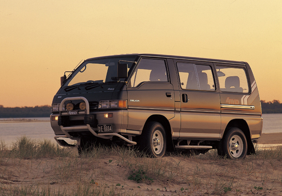 Mitsubishi Delica Star Wagon 4WD 1986–90 pictures