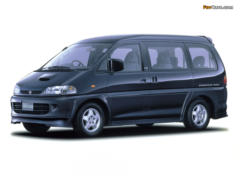 Mitsubishi Delica Space Gear (P4W) 1994–97 photos (800 x 600)