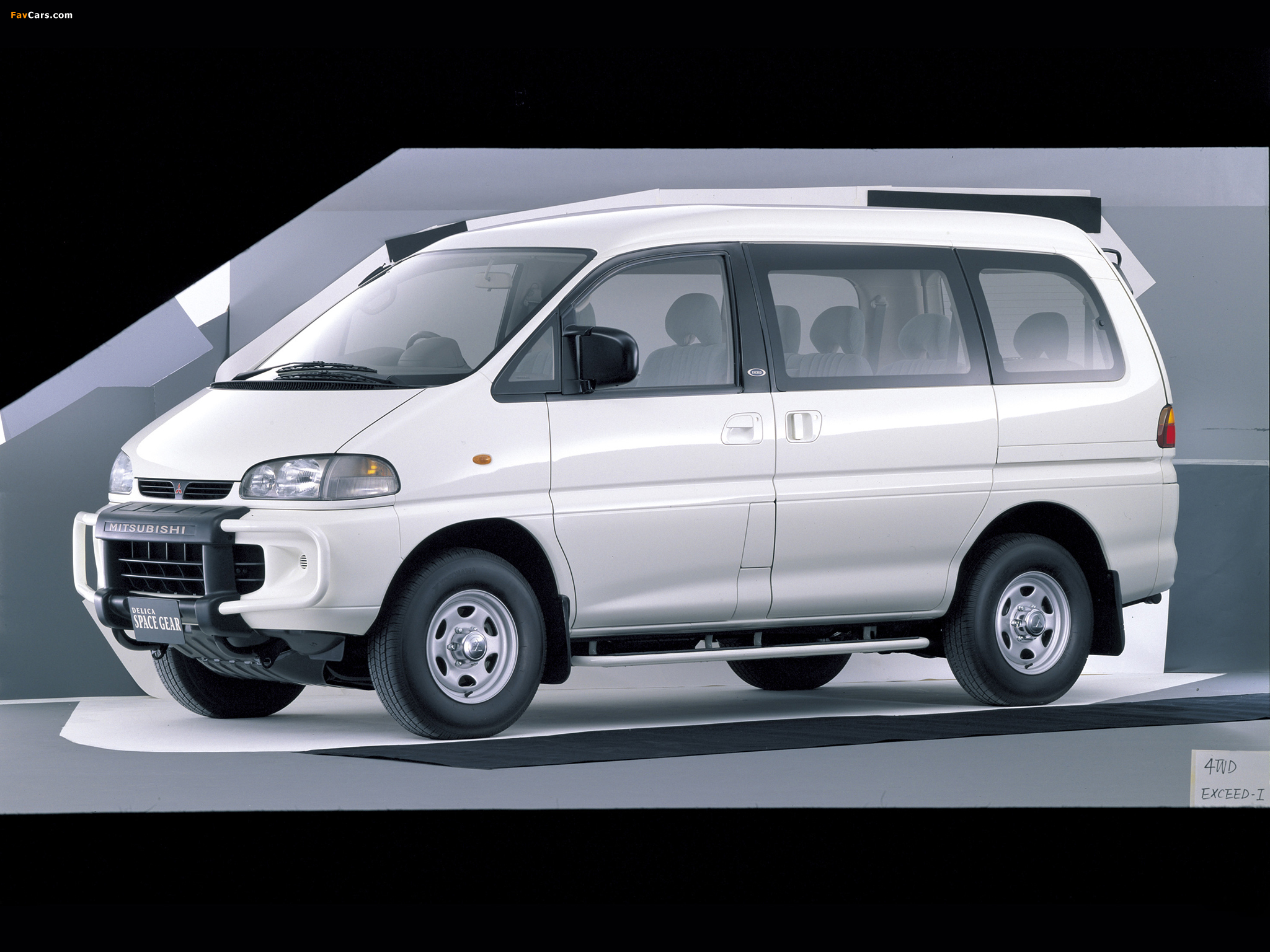 Mitsubishi Delica Space Gear 4WD 1994–97 pictures (2048 x 1536)