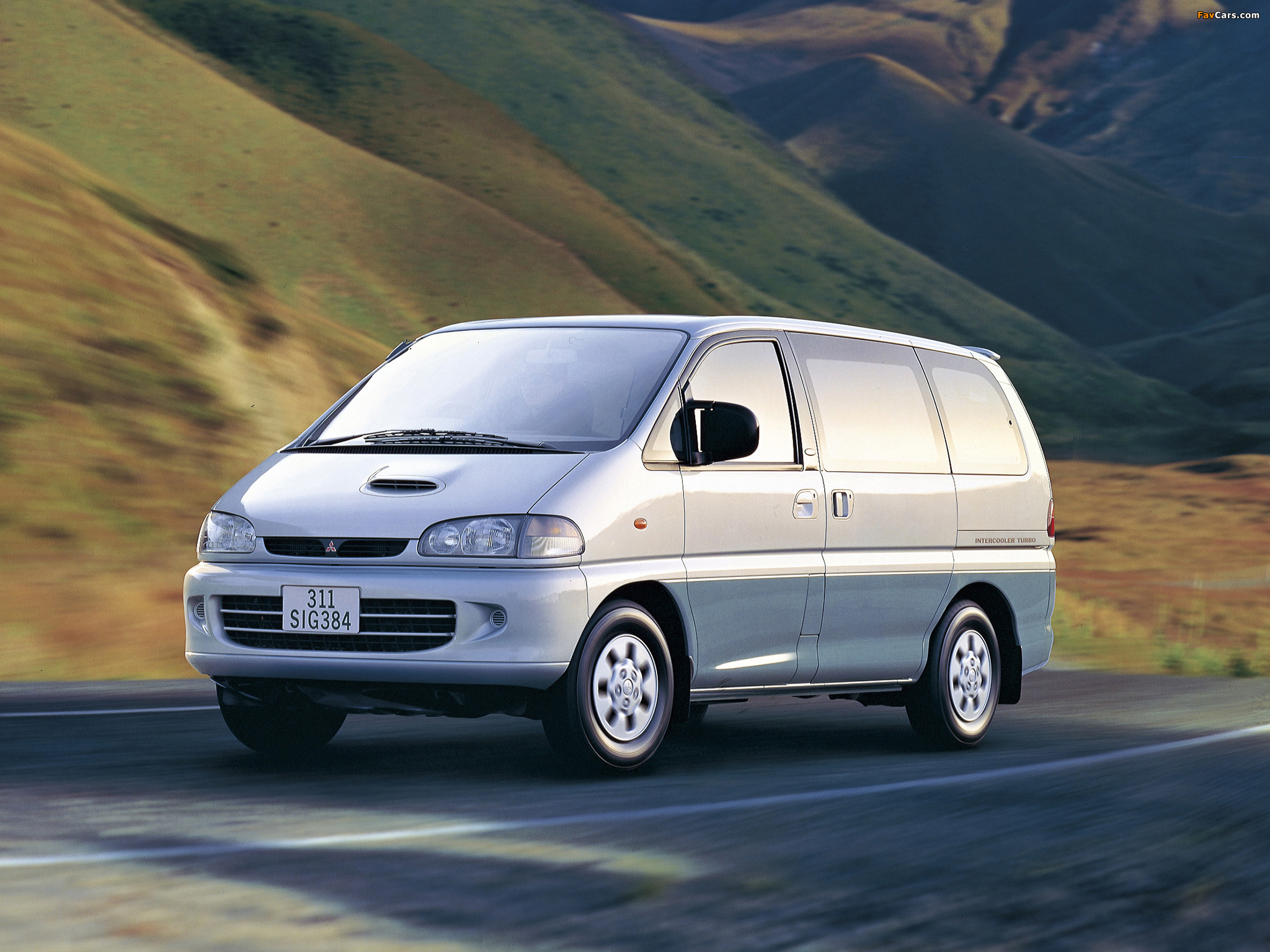 Mitsubishi Delica Space Gear (P4W) 1994–97 wallpapers (2048 x 1536)