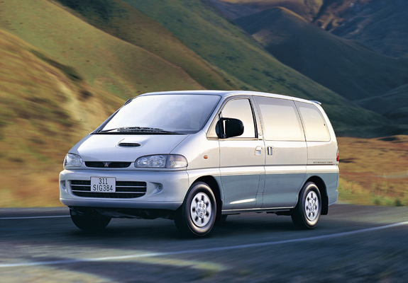 Mitsubishi Delica Space Gear (P4W) 1994–97 wallpapers