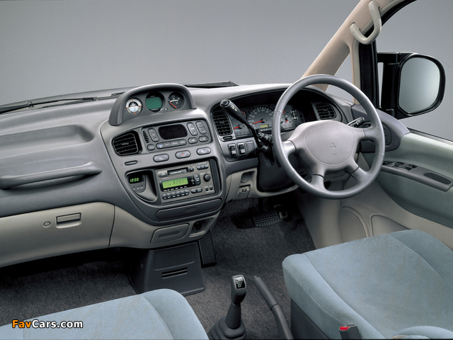 Mitsubishi Delica Space Gear 4WD 1994–97 wallpapers (640 x 480)