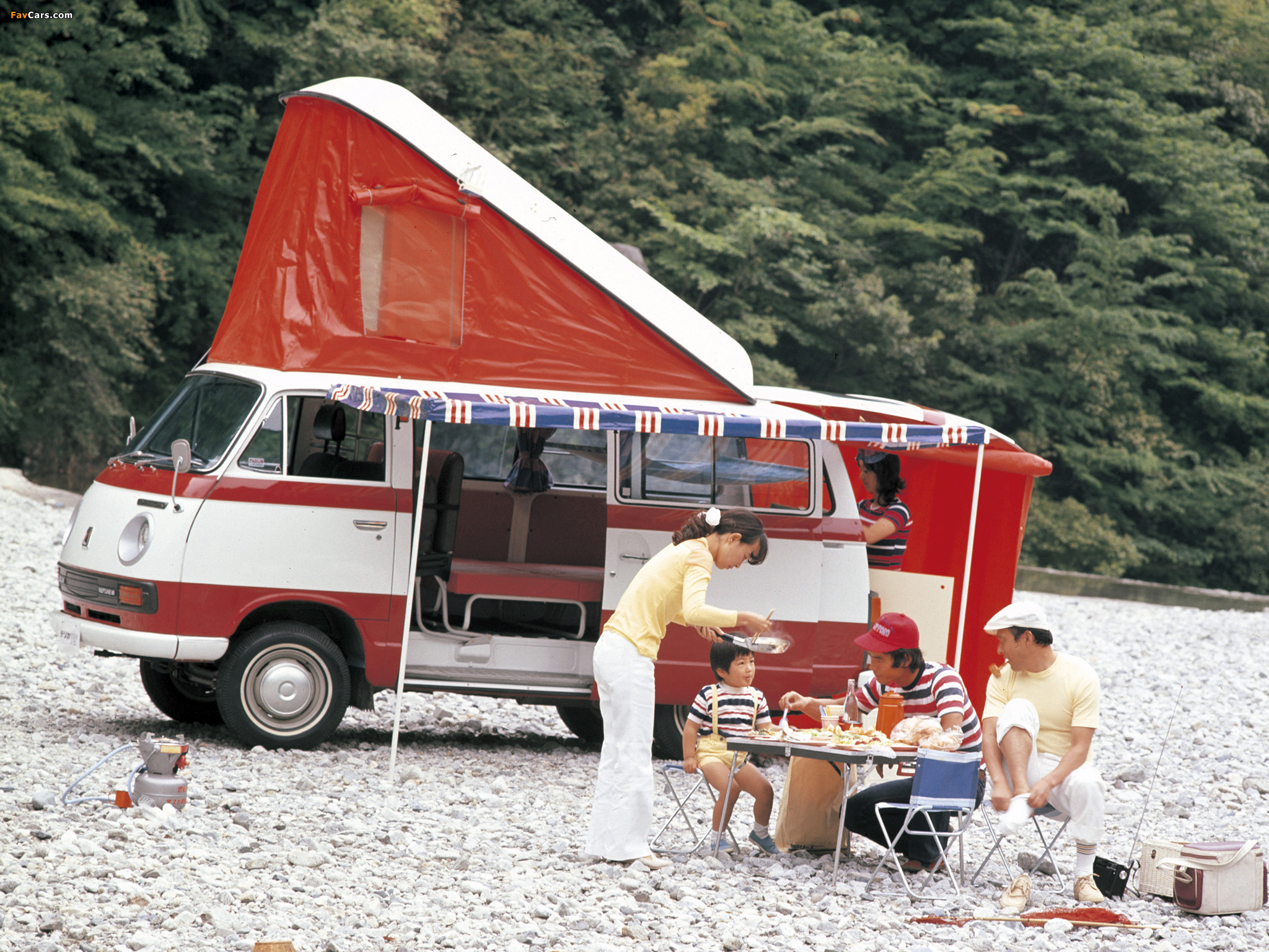 Photos of Mitsubishi Delica Coach 1969–74 (2048 x 1536)