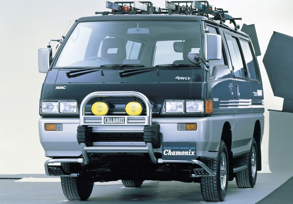 Photos of Mitsubishi Delica Star Wagon 4WD 1986–90