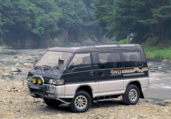 Photos of Mitsubishi Delica Star Wagon 4WD 1990–99