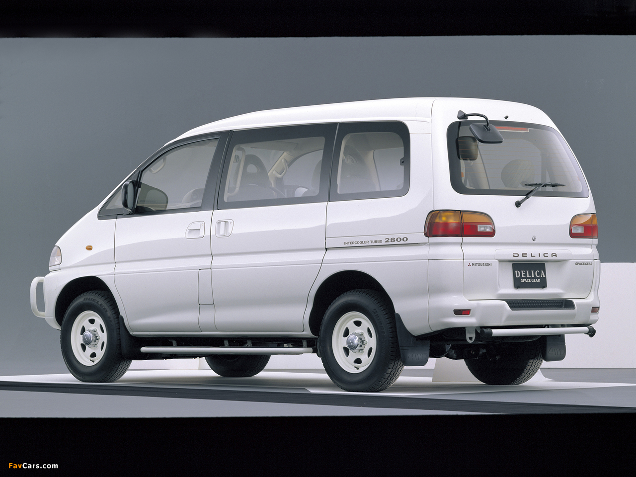 Photos of Mitsubishi Delica Space Gear 4WD 1994–97 (1280 x 960)