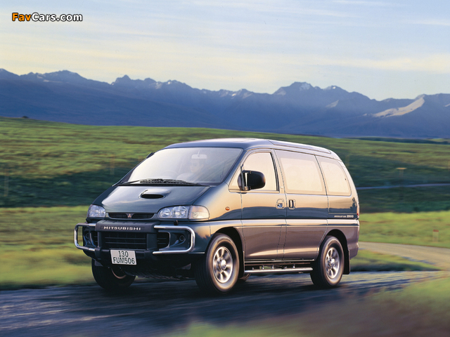 Photos of Mitsubishi Delica Space Gear 4WD 1994–97 (640 x 480)