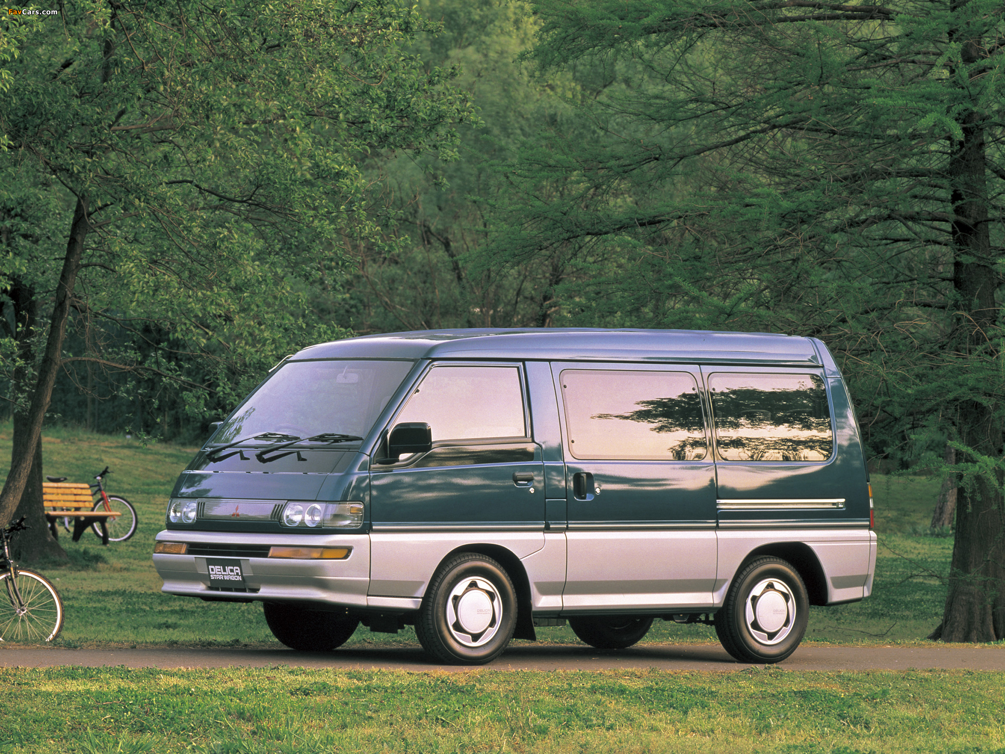 Pictures of Mitsubishi Delica Star Wagon 1990–99 (2048 x 1536)
