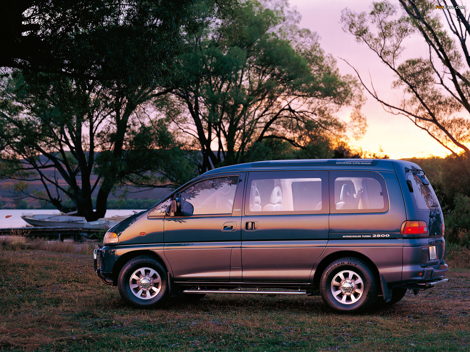 Mitsubishi Delica Space Gear 4WD 1994–97 wallpapers (1600 x 1200)