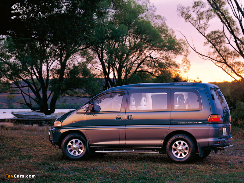 Mitsubishi Delica Space Gear 4WD 1994–97 wallpapers (800 x 600)