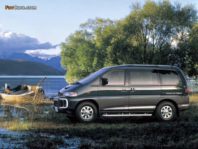 Mitsubishi Delica Space Gear 4WD 1994–97 wallpapers (640 x 480)