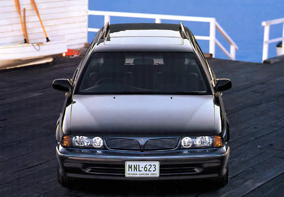 Mitsubishi Diamante Wagon 1993–97 photos