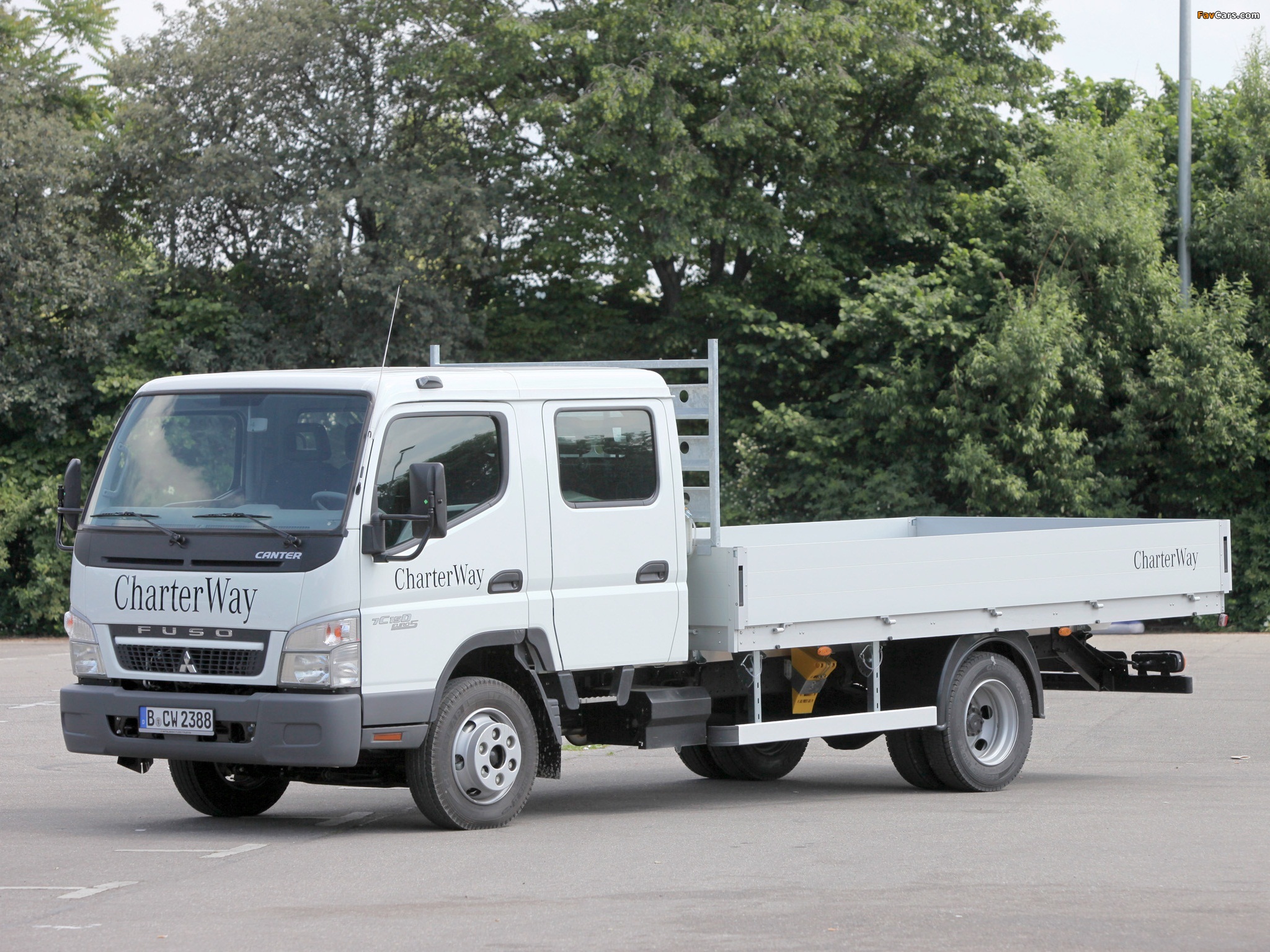 Images of Mitsubishi Fuso Canter Double Cab (FE7) 2002–10 (2048 x 1536)