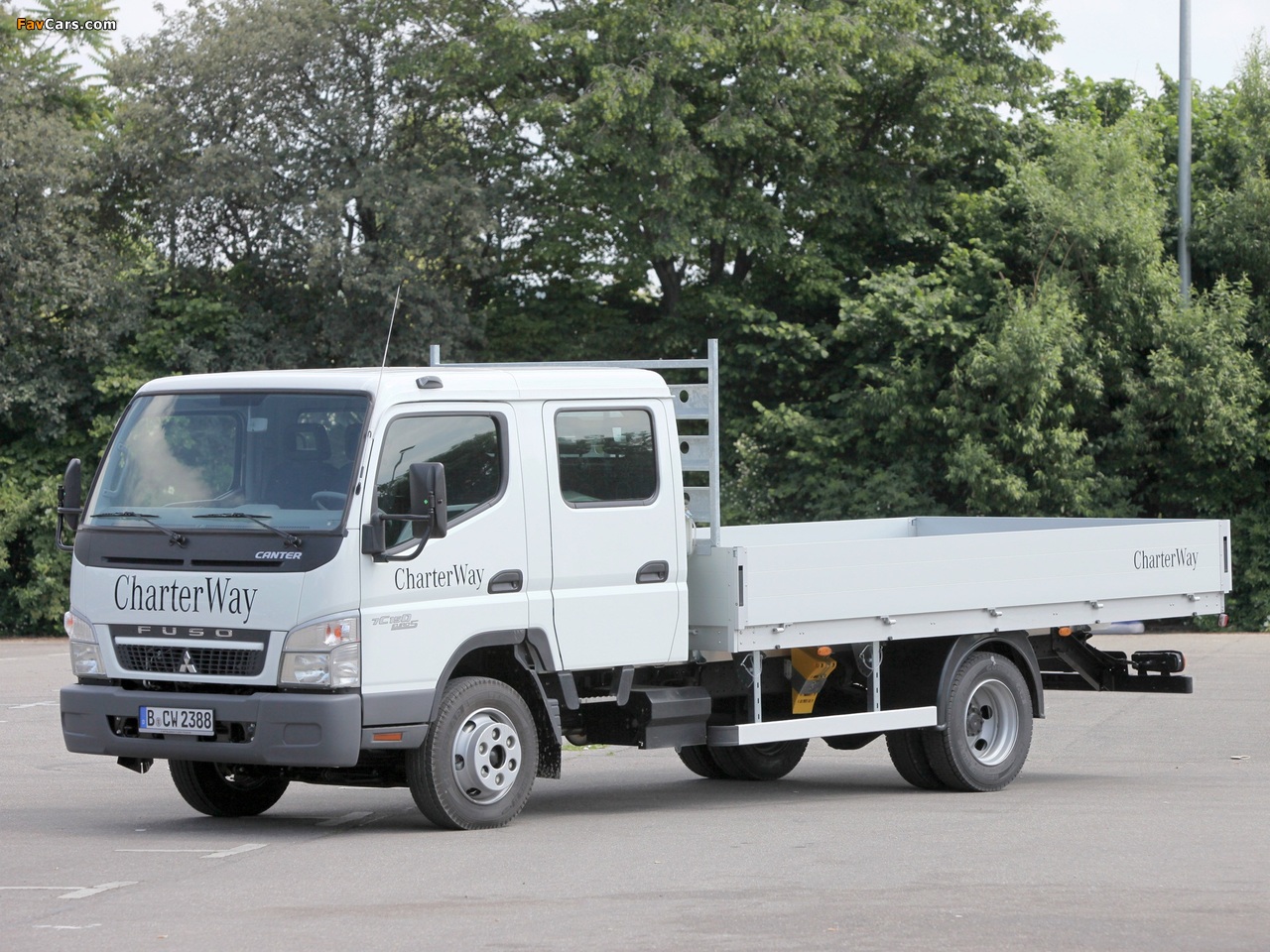 Images of Mitsubishi Fuso Canter Double Cab (FE7) 2002–10 (1280 x 960)