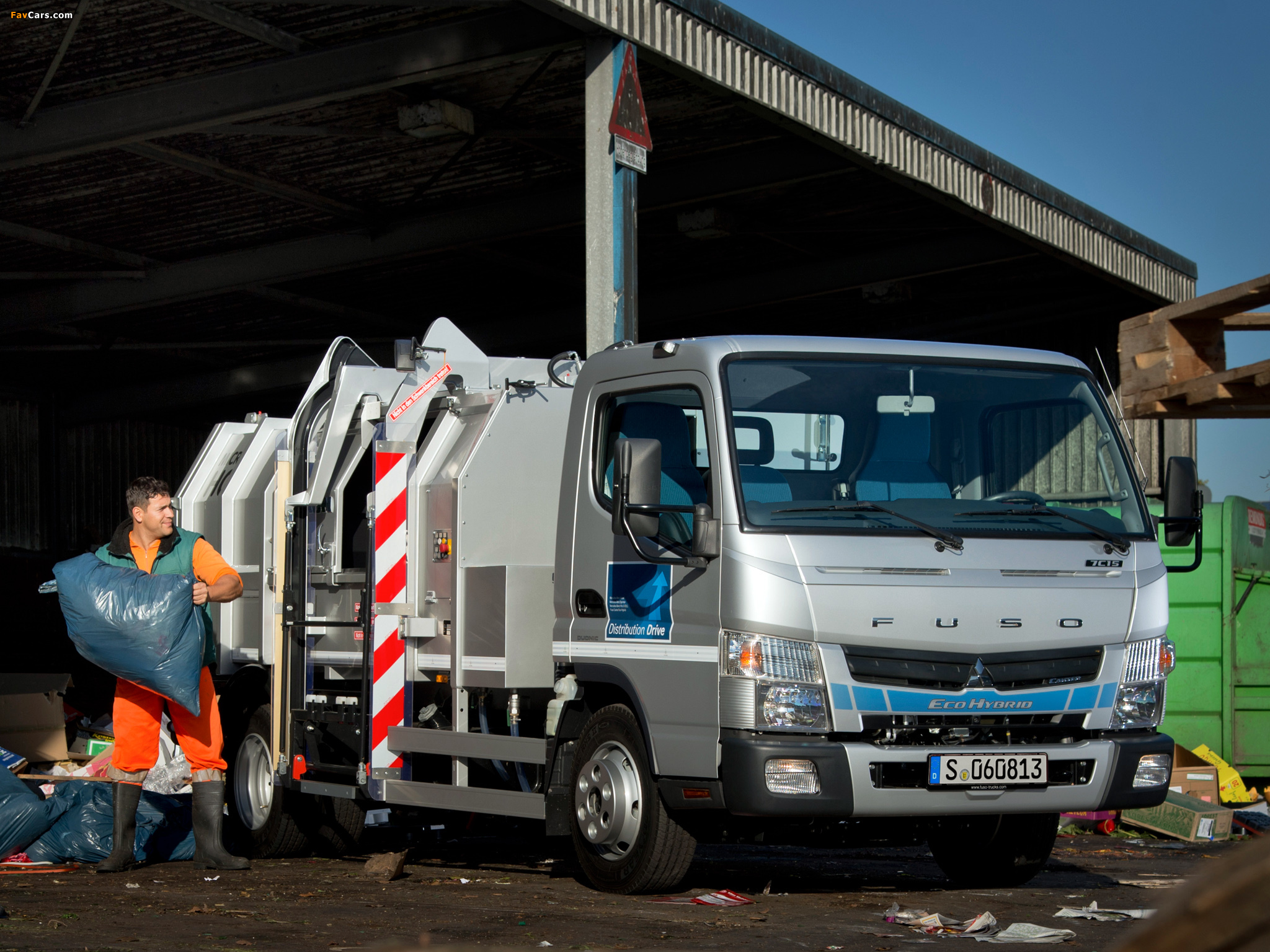 Images of Mitsubishi Fuso Canter 7C15 Eco Hybrid (FE7) 2012 (2048 x 1536)