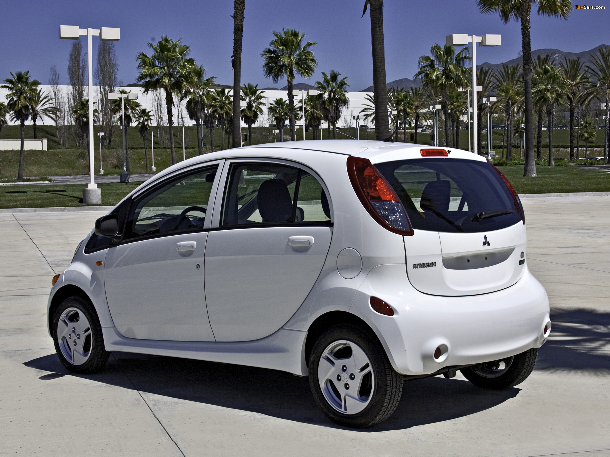 Mitsubishi i MiEV US-spec 2011 photos (2048 x 1536)