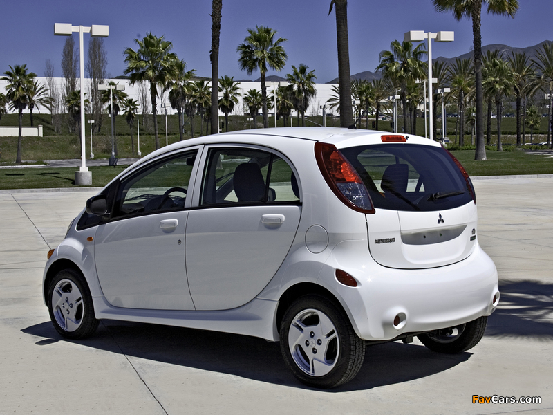 Mitsubishi i MiEV US-spec 2011 photos (800 x 600)