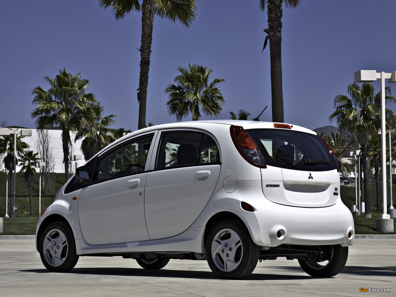 Pictures of Mitsubishi i MiEV US-spec 2011 (1280 x 960)